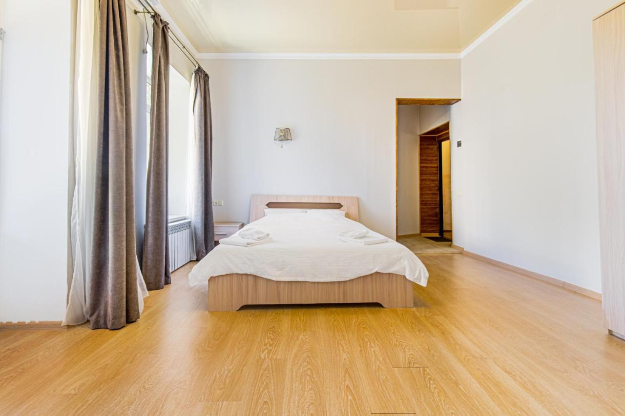 Best Apartment In The City Centre Одесса Экстерьер фото